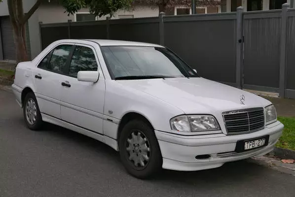 Mercedes-Benz C 180 1.8dm3 benzyna 204 H3S9M0 JZAAA434